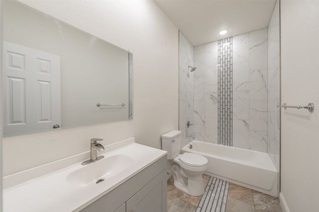 100 Round Hill Way, Runaway Bay, TX 76426