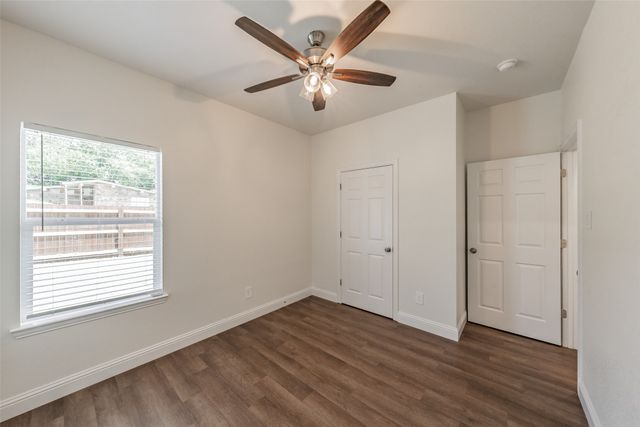 100 Round Hill Way, Runaway Bay, TX 76426