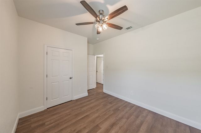 100 Round Hill Way, Runaway Bay, TX 76426