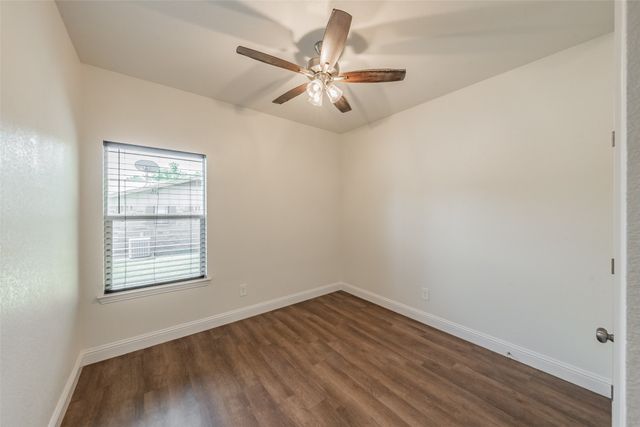 100 Round Hill Way, Runaway Bay, TX 76426