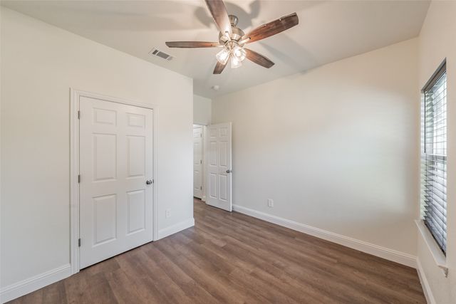 100 Round Hill Way, Runaway Bay, TX 76426