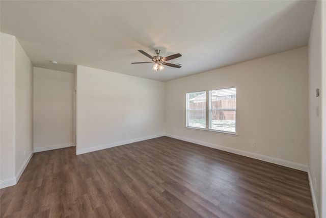 100 Round Hill Way, Runaway Bay, TX 76426