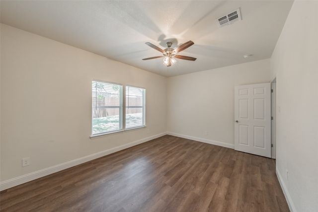 100 Round Hill Way, Runaway Bay, TX 76426