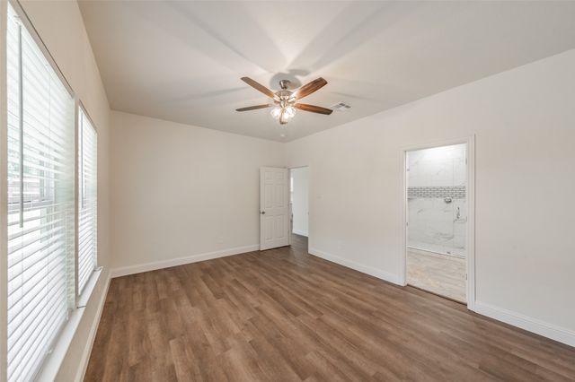 100 Round Hill Way, Runaway Bay, TX 76426