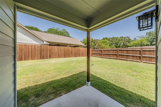 100 Round Hill Way, Runaway Bay, TX 76426