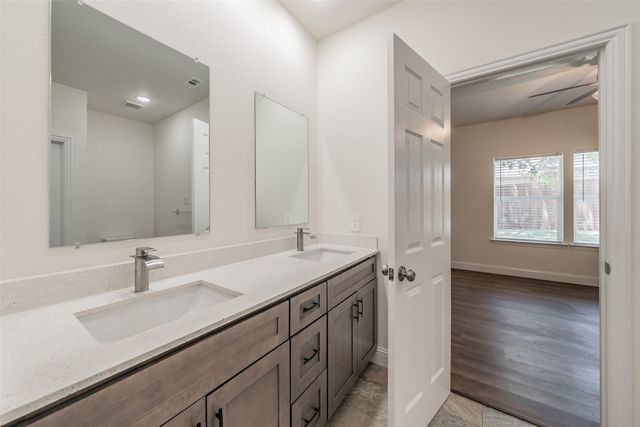 100 Round Hill Way, Runaway Bay, TX 76426