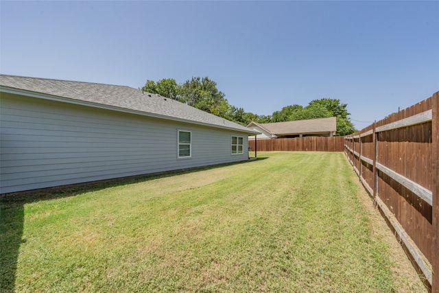 100 Round Hill Way, Runaway Bay, TX 76426