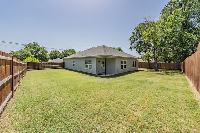 100 Round Hill Way, Runaway Bay, TX 76426