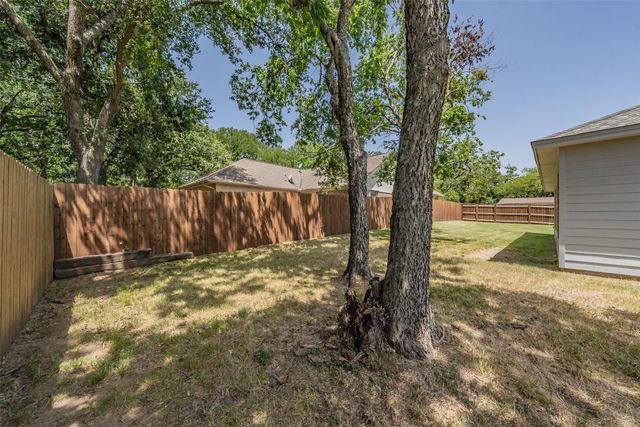 100 Round Hill Way, Runaway Bay, TX 76426