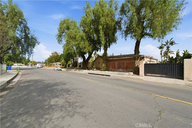 22054 Crespi Street, Woodland Hills, CA 91364