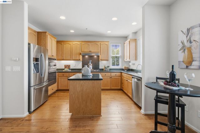 8830 Oliver Pl, Dublin, CA 94568