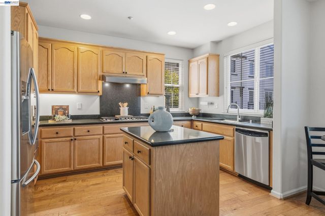8830 Oliver Pl, Dublin, CA 94568