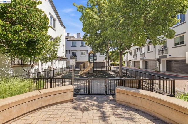 8830 Oliver Pl, Dublin, CA 94568