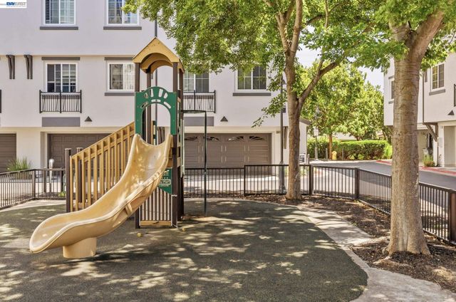 8830 Oliver Pl, Dublin, CA 94568