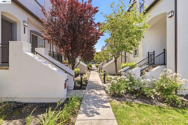 8830 Oliver Pl, Dublin, CA 94568