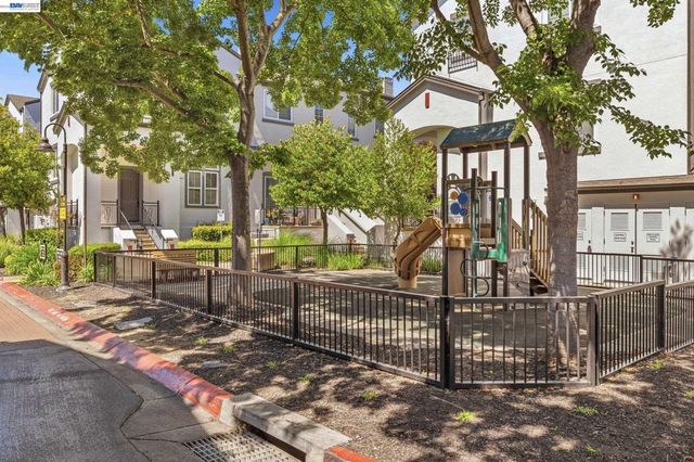 8830 Oliver Pl, Dublin, CA 94568
