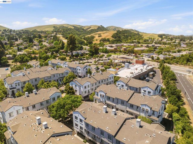 8830 Oliver Pl, Dublin, CA 94568