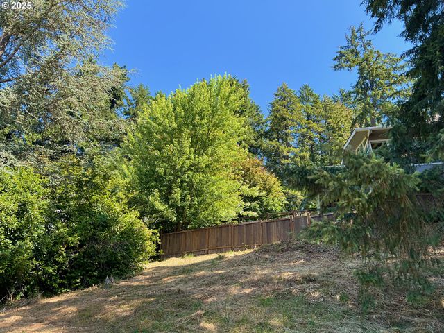 3046 Whitbeck Blvd, Eugene, OR 97405
