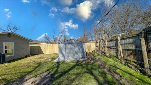 1012 Comal Avenue, White Settlement, TX 76108