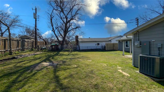 1012 Comal Avenue, White Settlement, TX 76108
