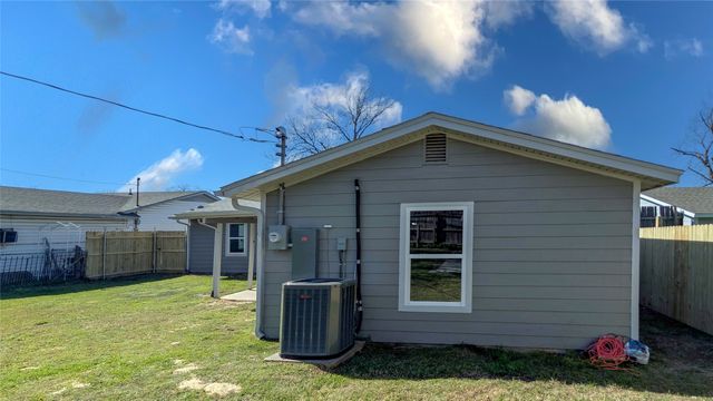 1012 Comal Avenue, White Settlement, TX 76108