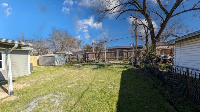 1012 Comal Avenue, White Settlement, TX 76108