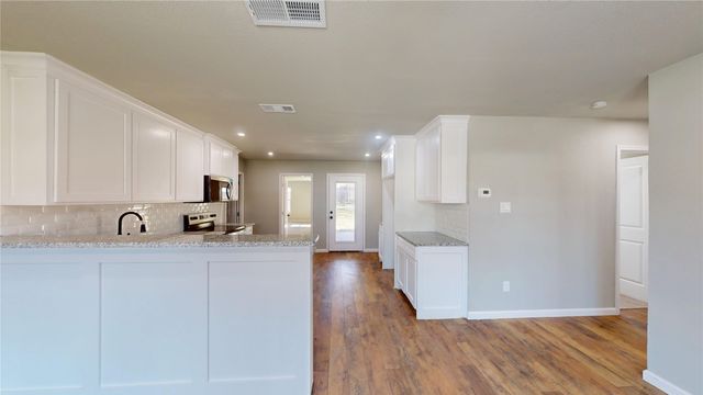 1012 Comal Avenue, White Settlement, TX 76108