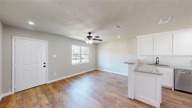 1012 Comal Avenue, White Settlement, TX 76108