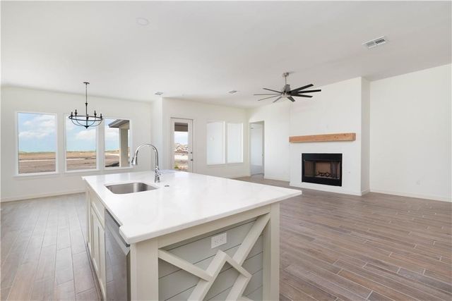 1402 Lois Chesney St, Corpus Christi, TX 78415