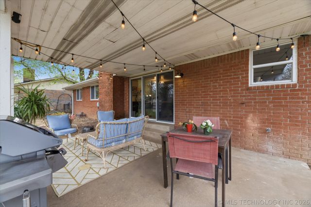 211 W 17th Street, Owasso, OK 74055