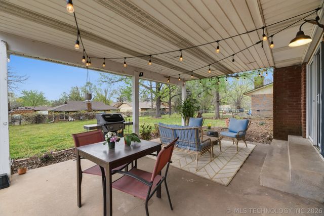 211 W 17th Street, Owasso, OK 74055