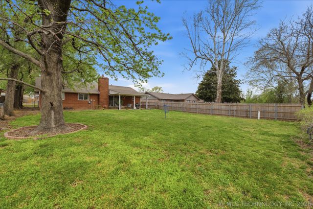 211 W 17th Street, Owasso, OK 74055