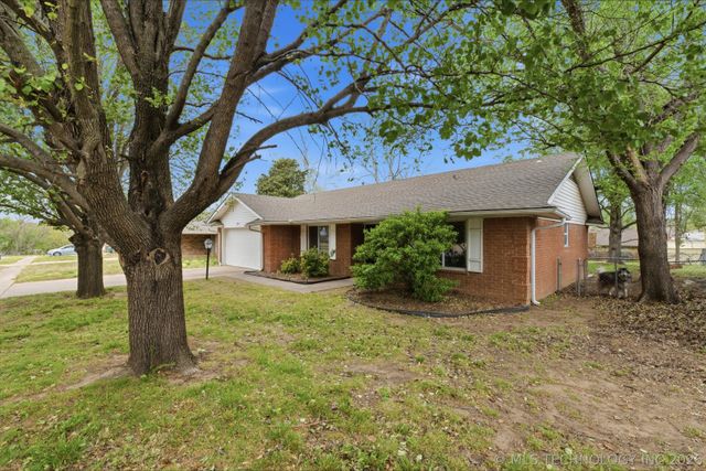 211 W 17th Street, Owasso, OK 74055