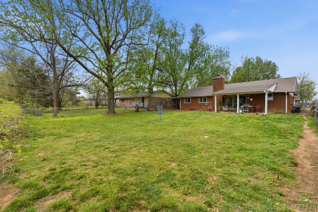 211 W 17th Street, Owasso, OK 74055