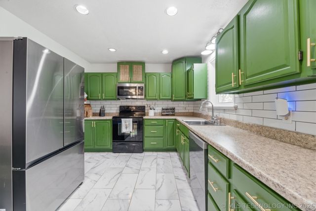 211 W 17th Street, Owasso, OK 74055