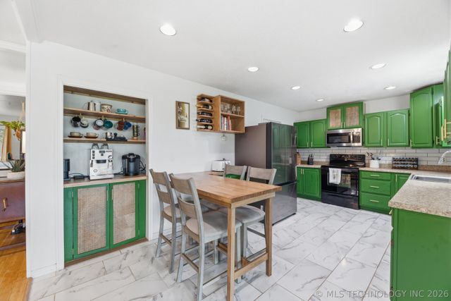 211 W 17th Street, Owasso, OK 74055