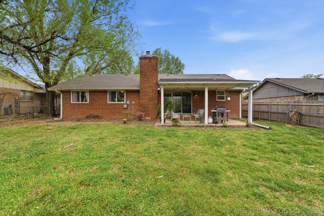 211 W 17th Street, Owasso, OK 74055