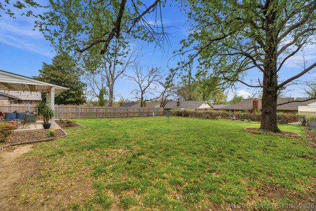 211 W 17th Street, Owasso, OK 74055