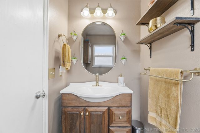 211 W 17th Street, Owasso, OK 74055