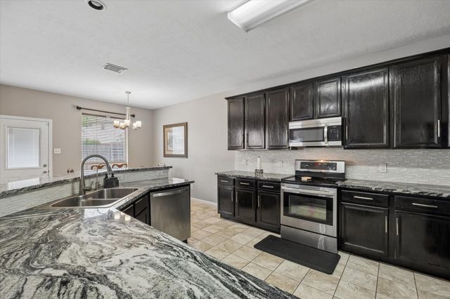 7522 Brighton Knolls Ln, Richmond, TX 77407