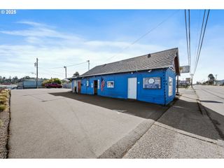 2233 BROADWAY Ave, North Bend, OR 97459