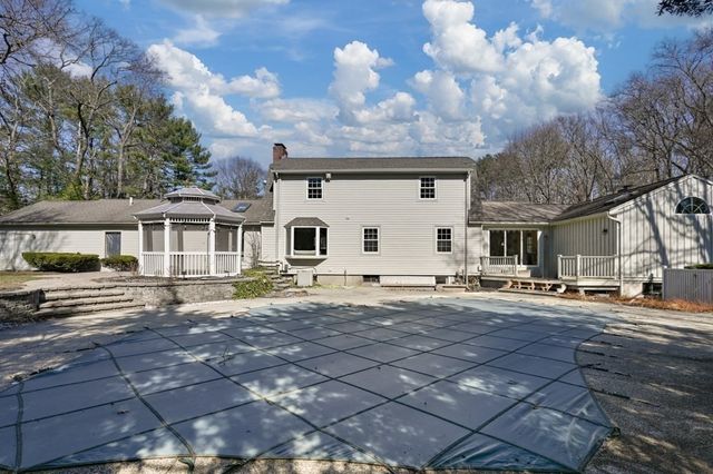 2 Cyr Circle, Andover, MA 01810