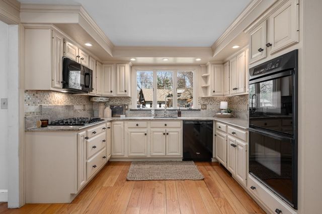 2 Cyr Circle, Andover, MA 01810