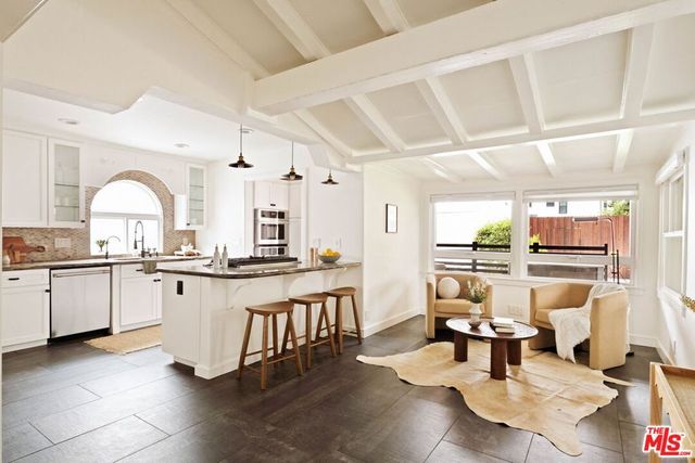 4111 Edgehill Drive, Los Angeles, CA 90008