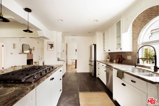 4111 Edgehill Drive, Los Angeles, CA 90008