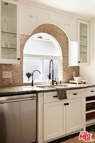 4111 Edgehill Drive, Los Angeles, CA 90008