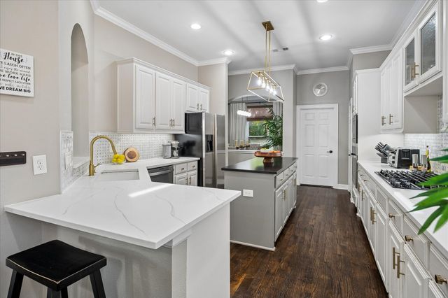 7525 Cedar Elm Drive, Irving, TX 75063