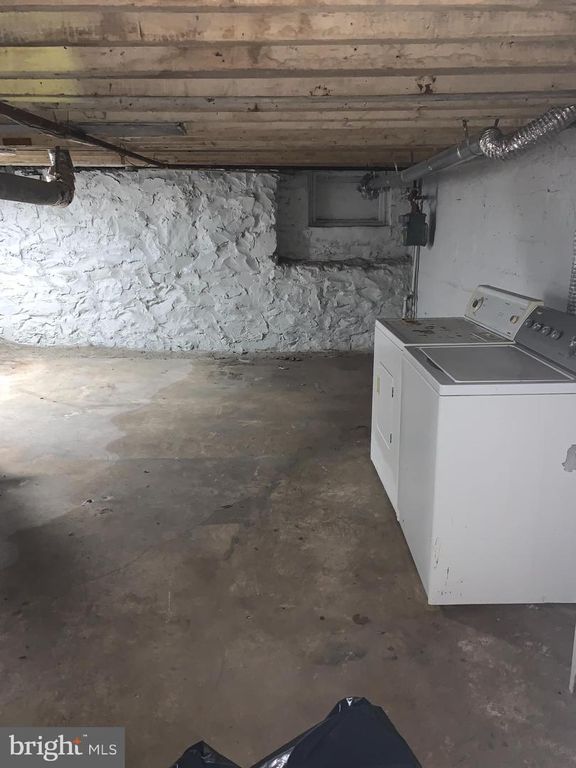 Image 10 of property listing at 2520 W FRANKLIN ST, Baltimore, MD 21223