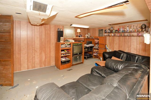 25-29 Urban Place, Fair Lawn, NJ 07410