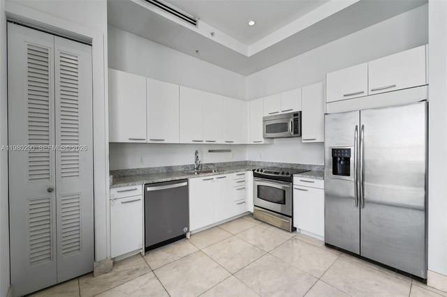 2001 Meridian Ave PH-16, Miami Beach, FL 33139